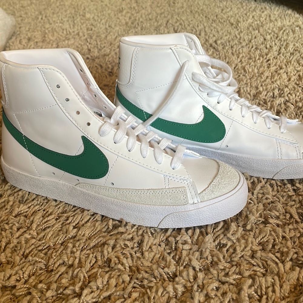 Green Nike blazers-size: W9